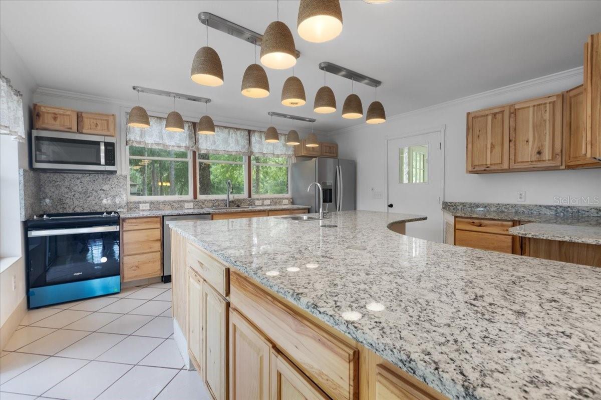 Image 15 of 61 For 79 851 Street