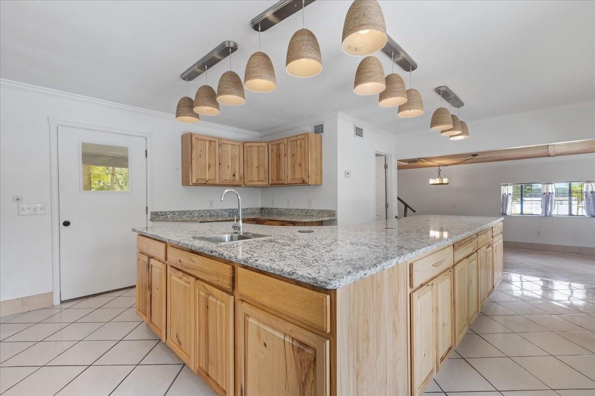 Image 16 of 61 For 79 851 Street