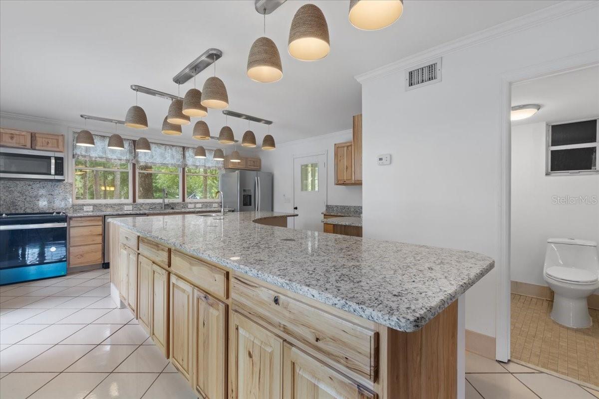Image 18 of 61 For 79 851 Street