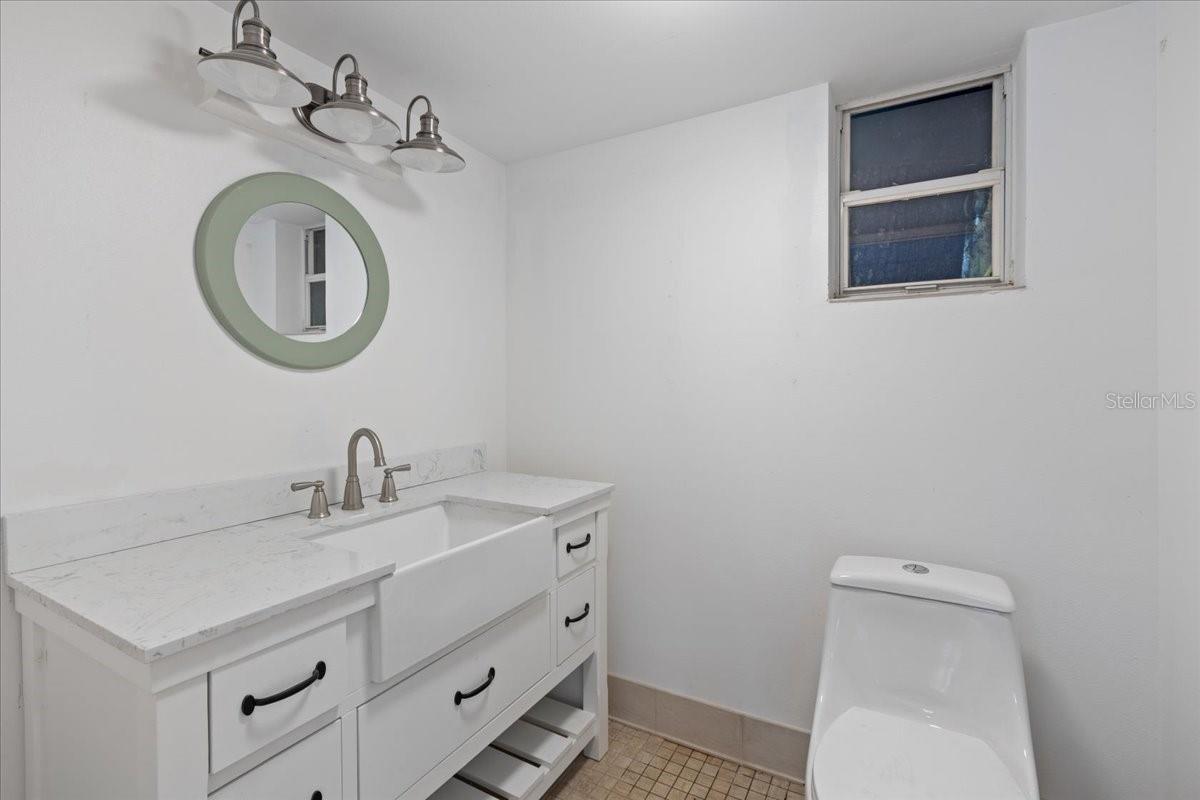 Image 19 of 61 For 79 851 Street
