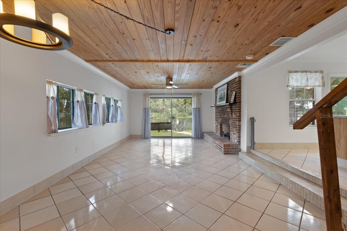 Image 21 of 61 For 79 851 Street