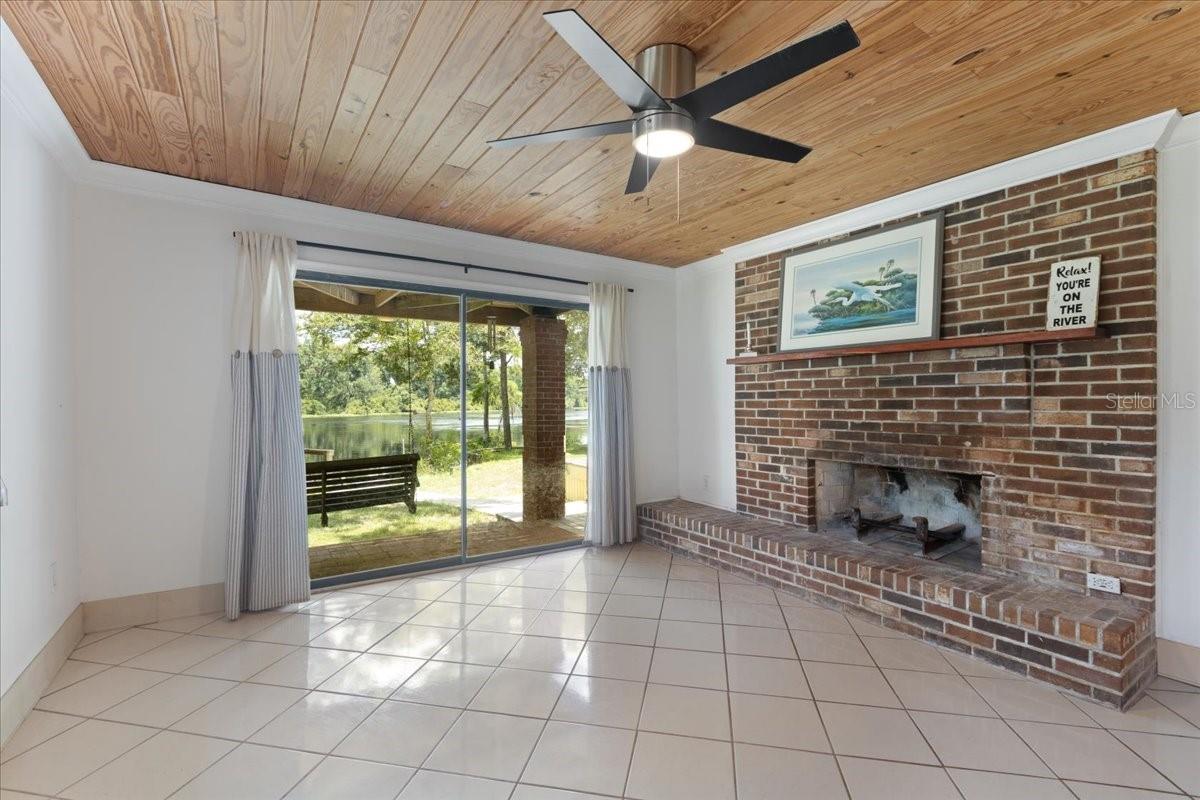 Image 23 of 61 For 79 851 Street