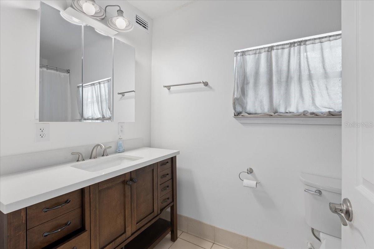 Image 25 of 61 For 79 851 Street