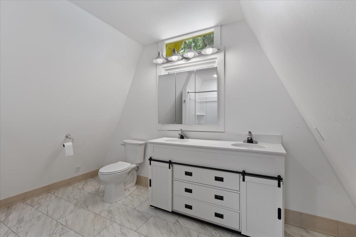 Image 31 of 61 For 79 851 Street