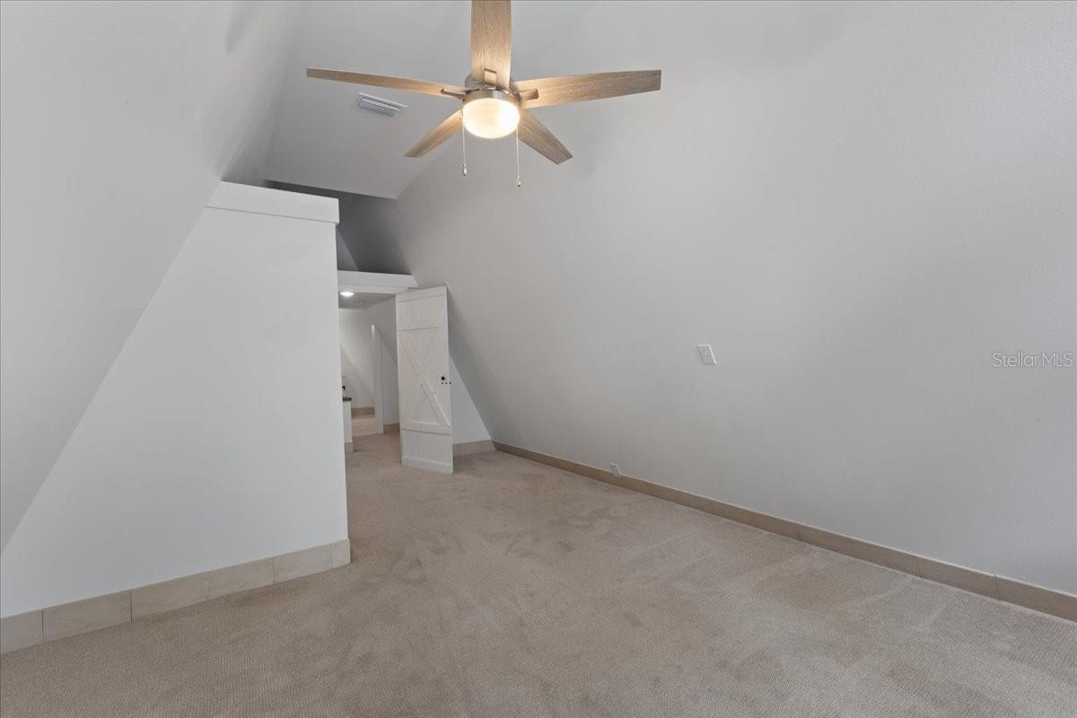 Image 34 of 61 For 79 851 Street