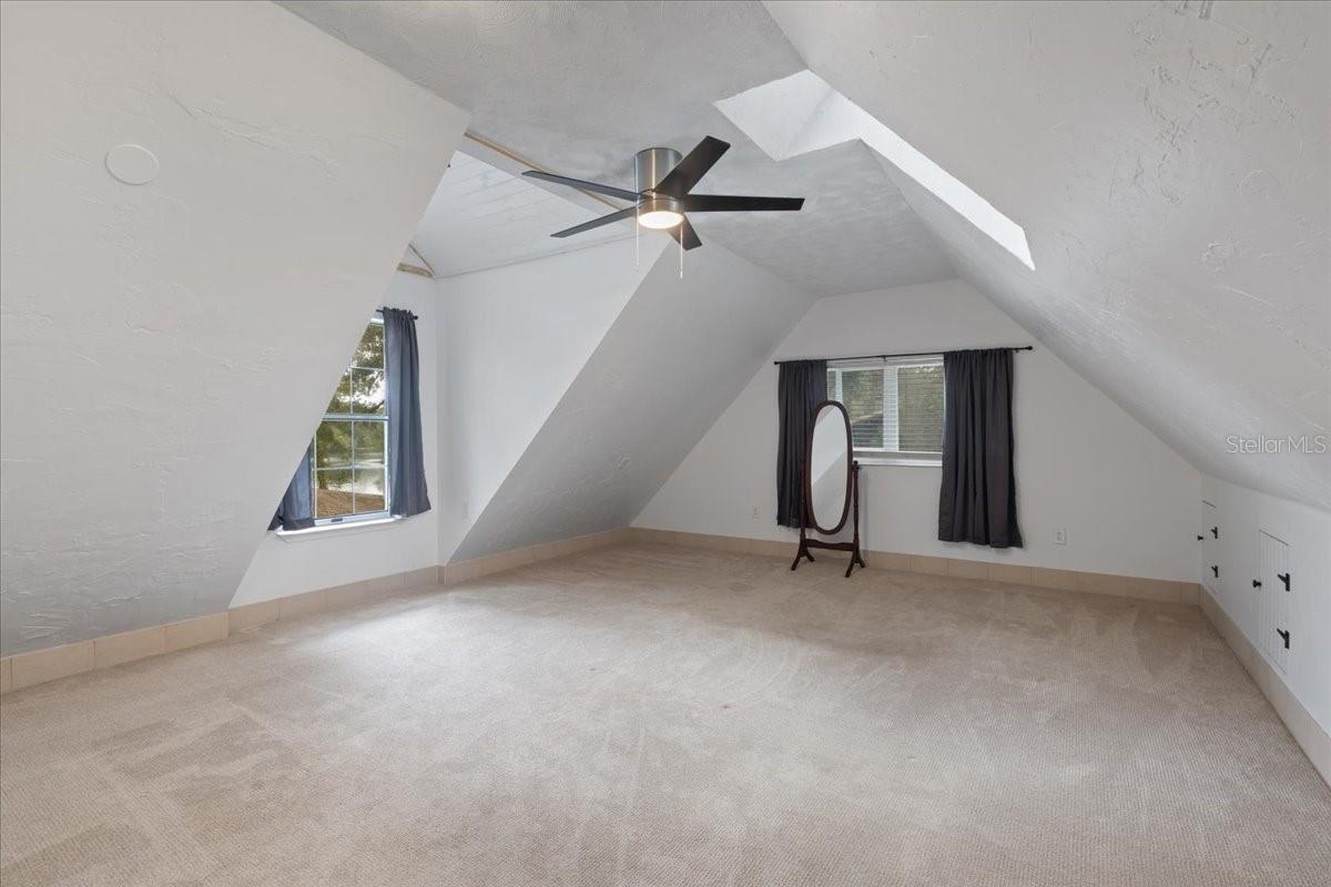 Image 36 of 61 For 79 851 Street