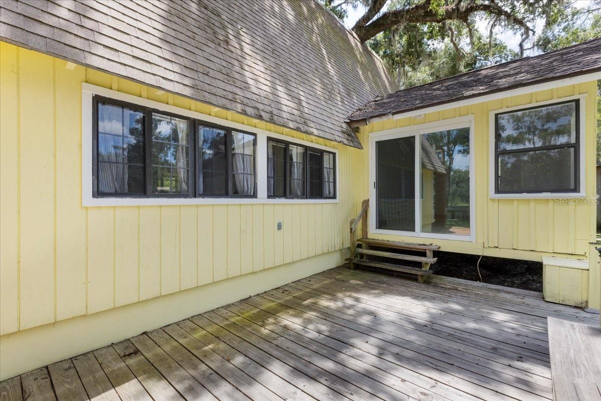 Image 8 of 61 For 79 851 Street