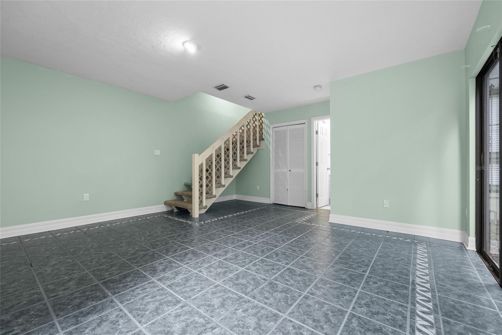 Image 15 of 39 For 1633 19th Circle