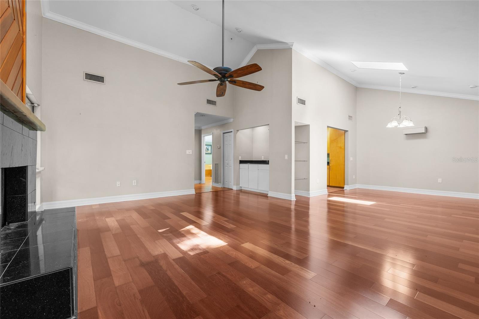 Image 6 of 39 For 1633 19th Circle