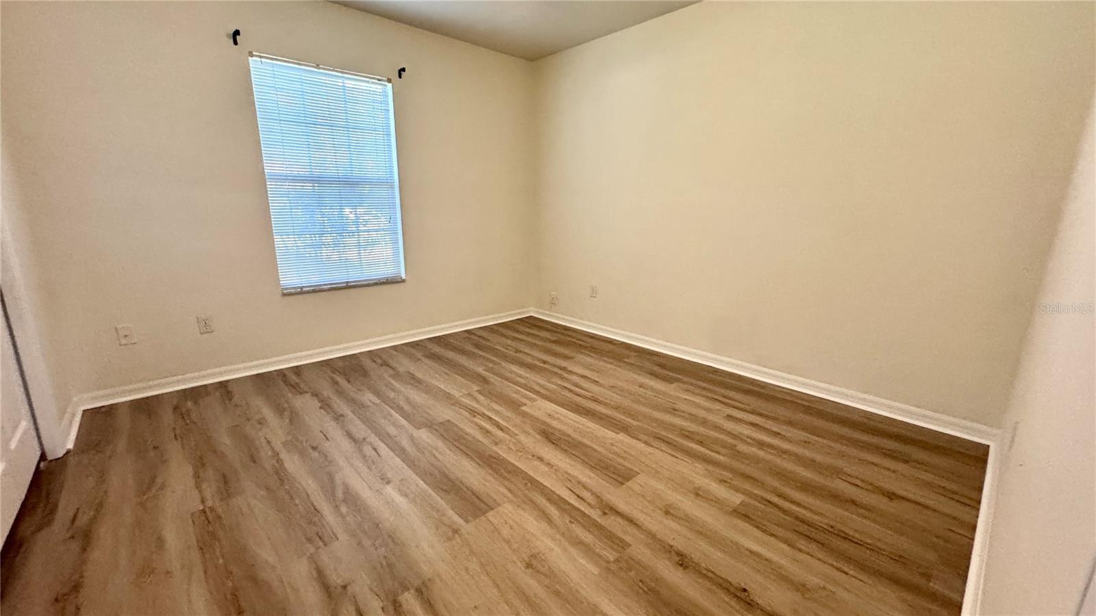 Image 7 of 12 For 2077 42nd Lane