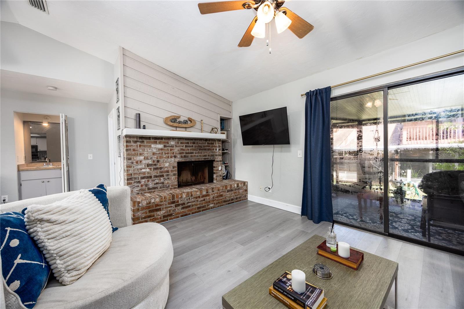 Image 17 of 34 For 4043 17th Terrace