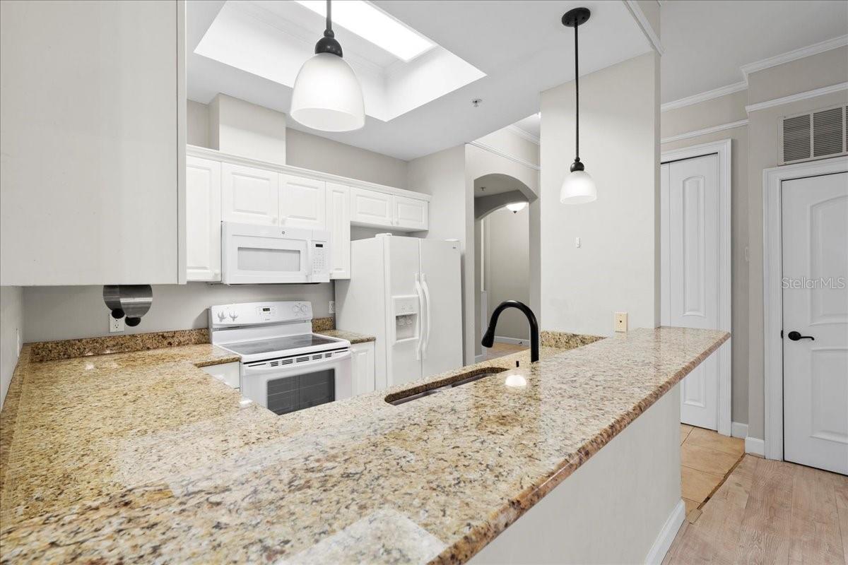 Image 6 of 45 For 325 14th Street 206