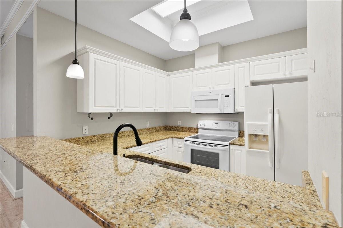 Image 7 of 45 For 325 14th Street 206