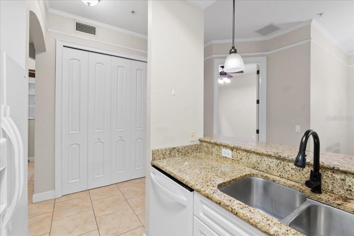 Image 8 of 45 For 325 14th Street 206