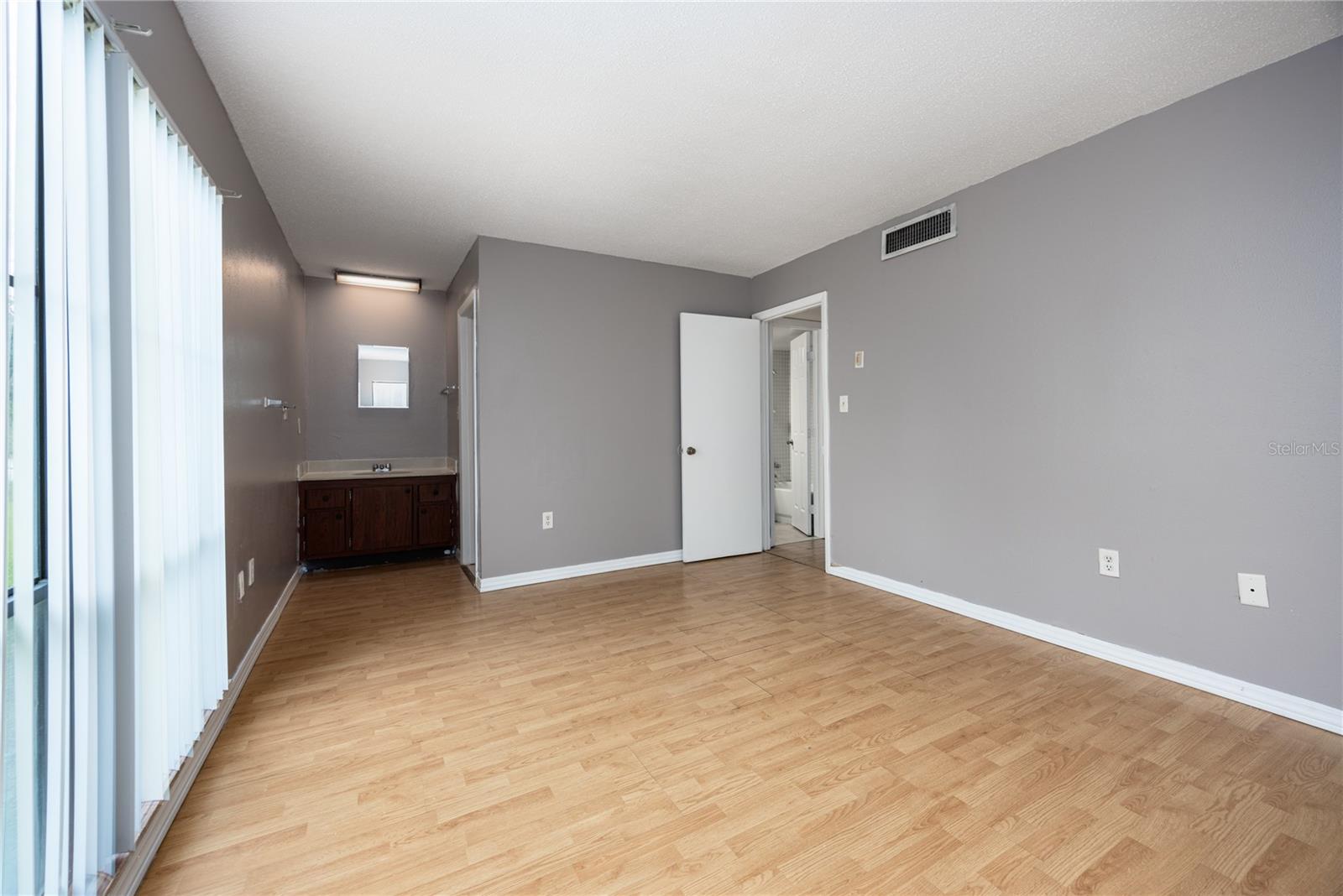 Image 14 of 33 For 2811 Archer Road D23
