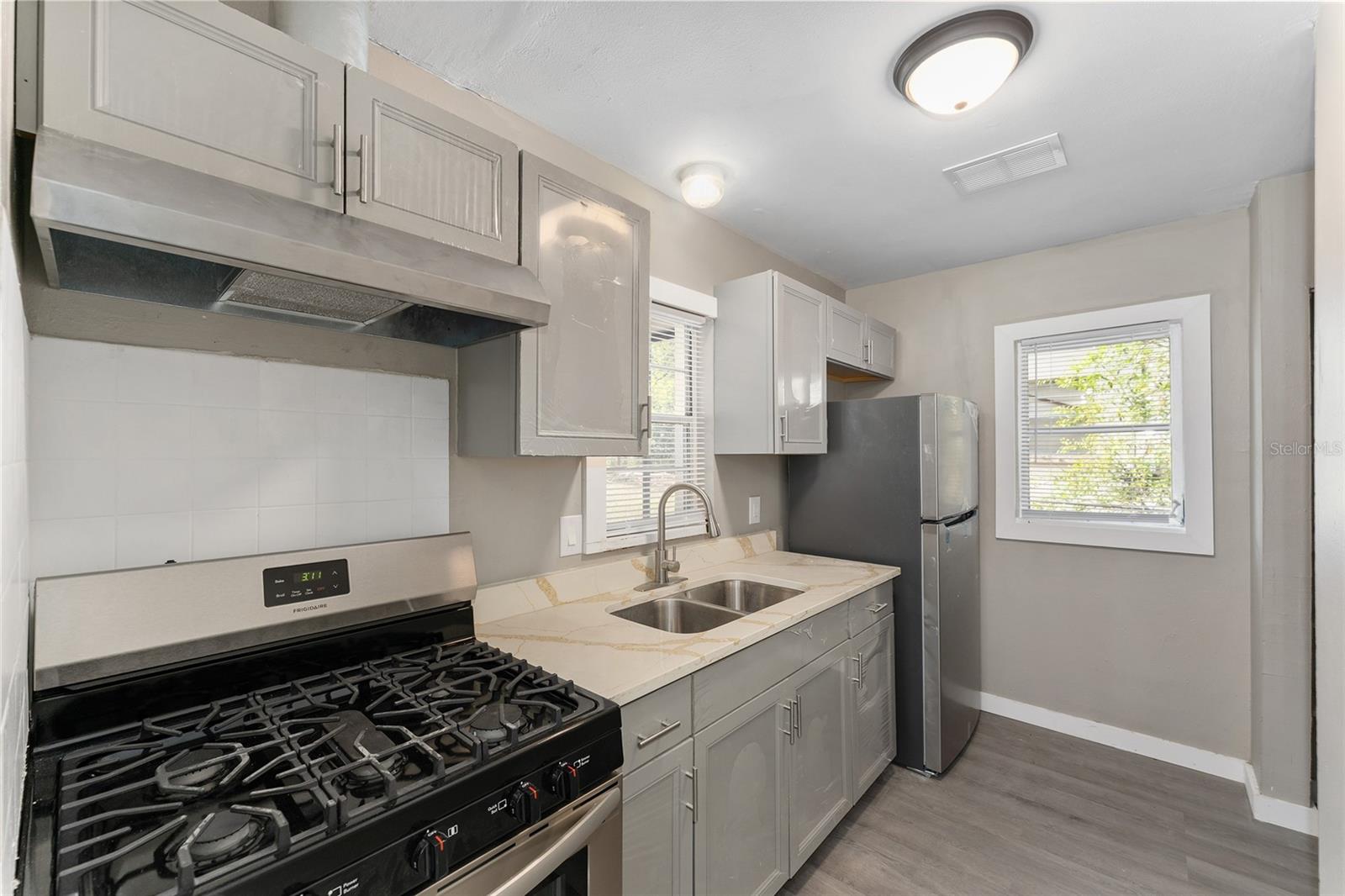 Image 17 of 51 For 919 19th Street