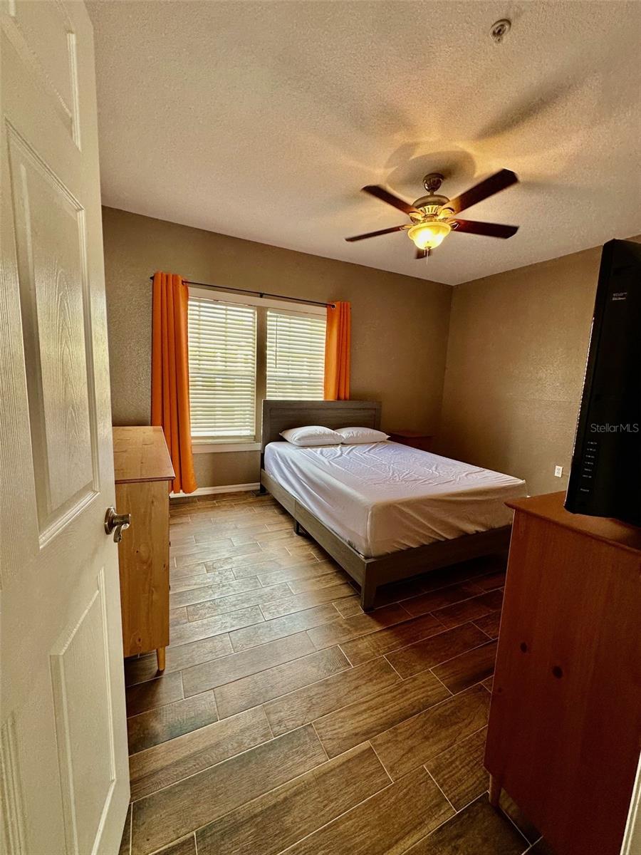 Image 4 of 50 For 5141 91st Way 201