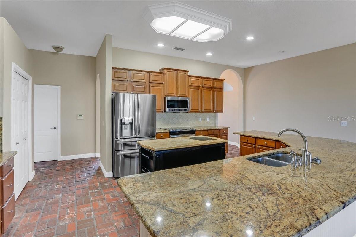 Image 11 of 74 For 735 Noegel Road