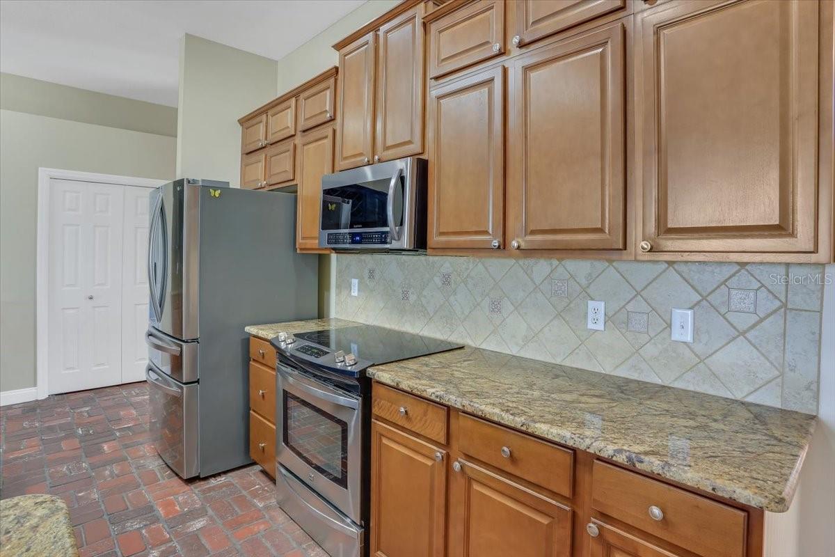 Image 15 of 74 For 735 Noegel Road