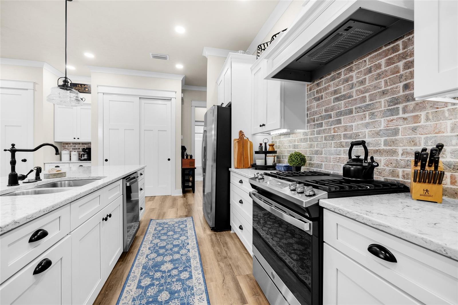 Image 13 of 32 For 2585 48th Terrace