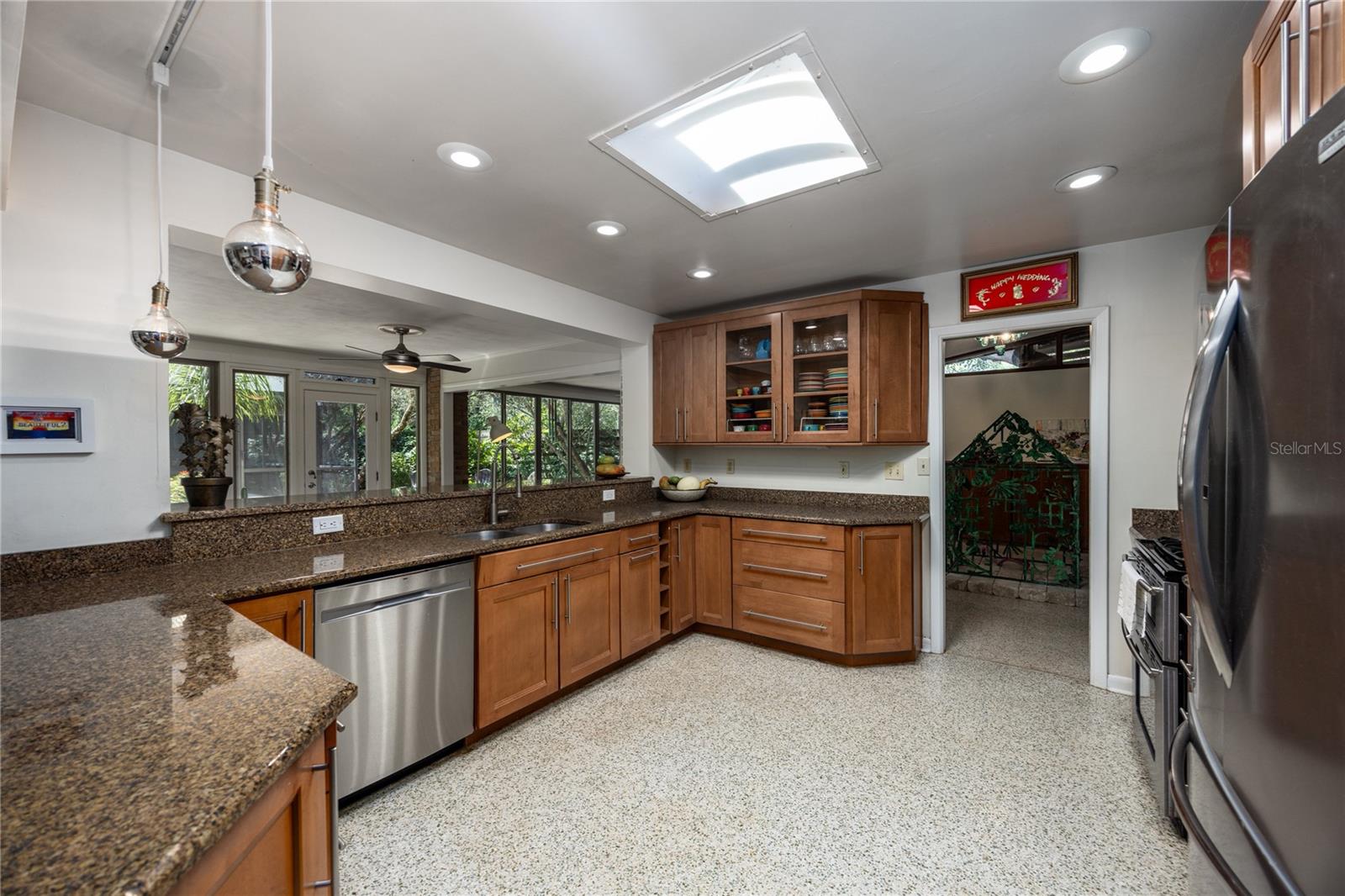 Image 37 of 81 For 415 32nd Street