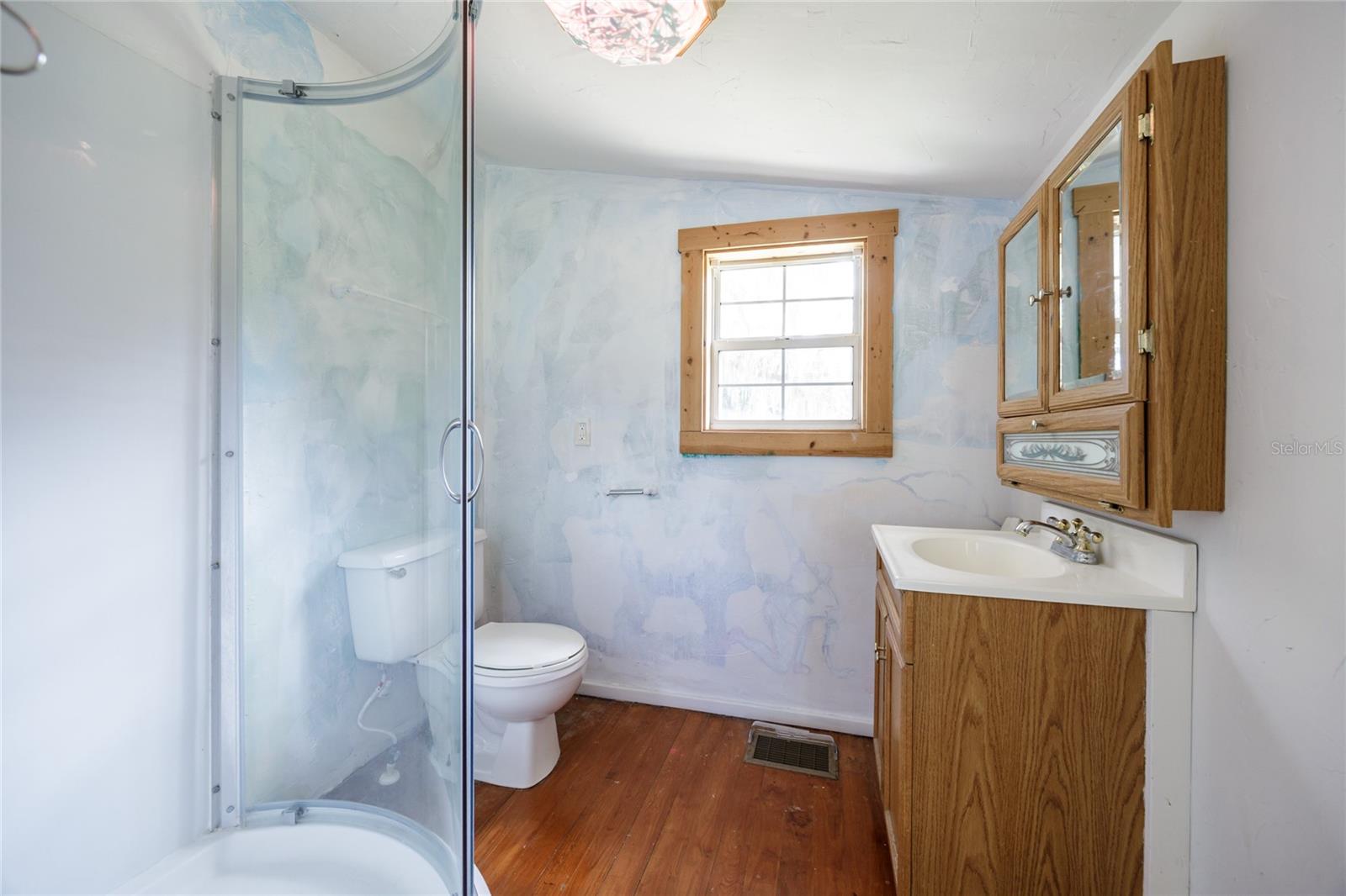 Image 27 of 41 For 21715 69th Avenue