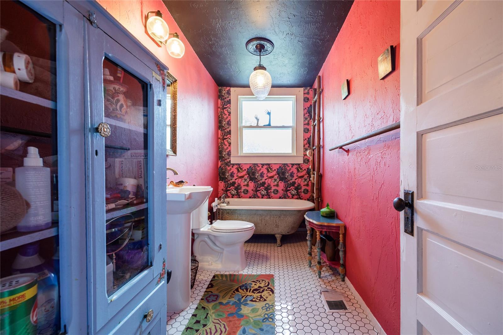 Image 33 of 41 For 21715 69th Avenue