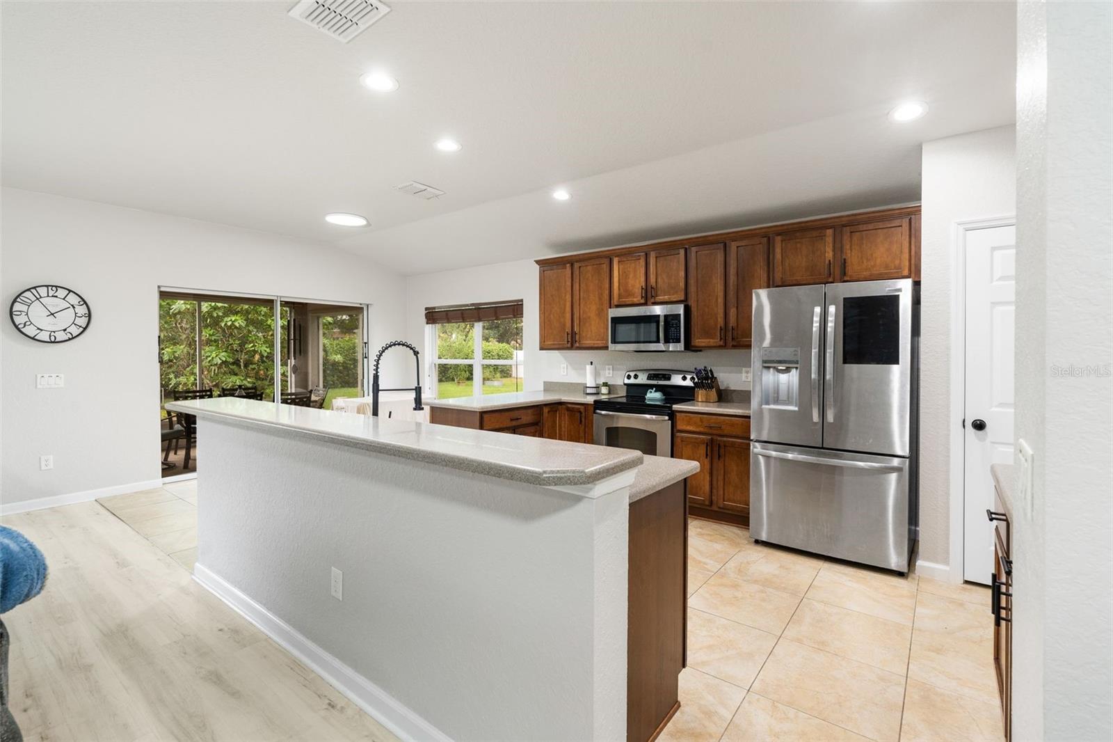 Image 10 of 33 For 4098 47th Court