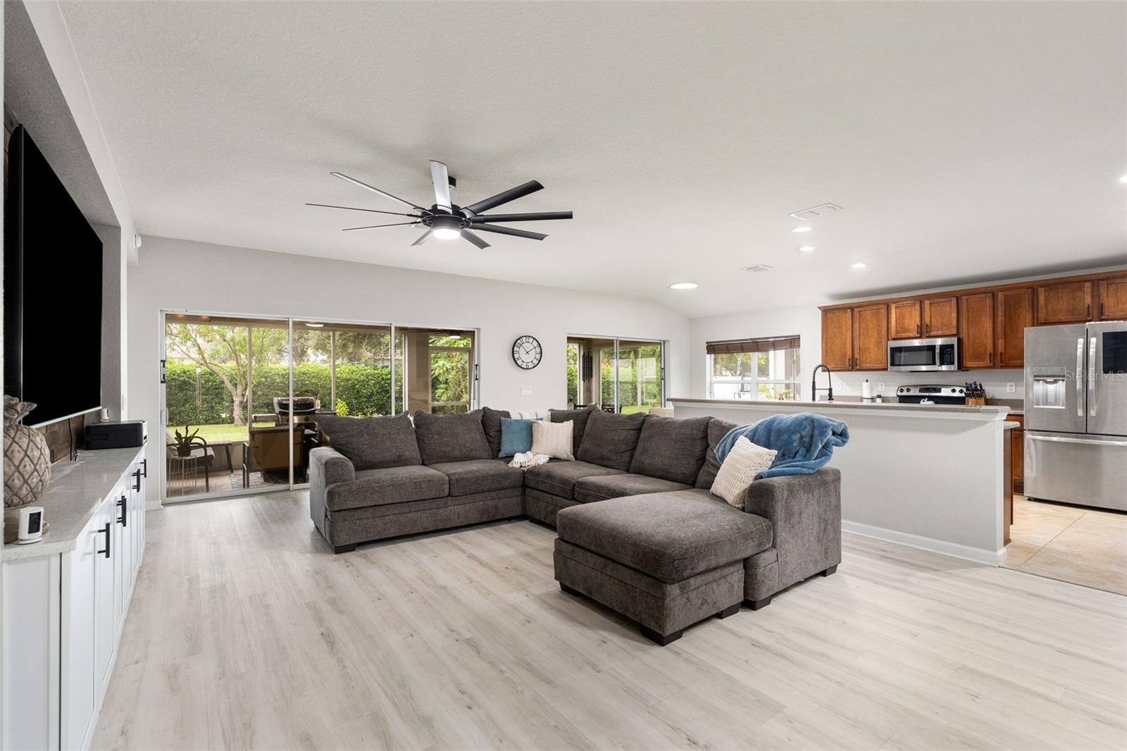 Image 4 of 33 For 4098 47th Court