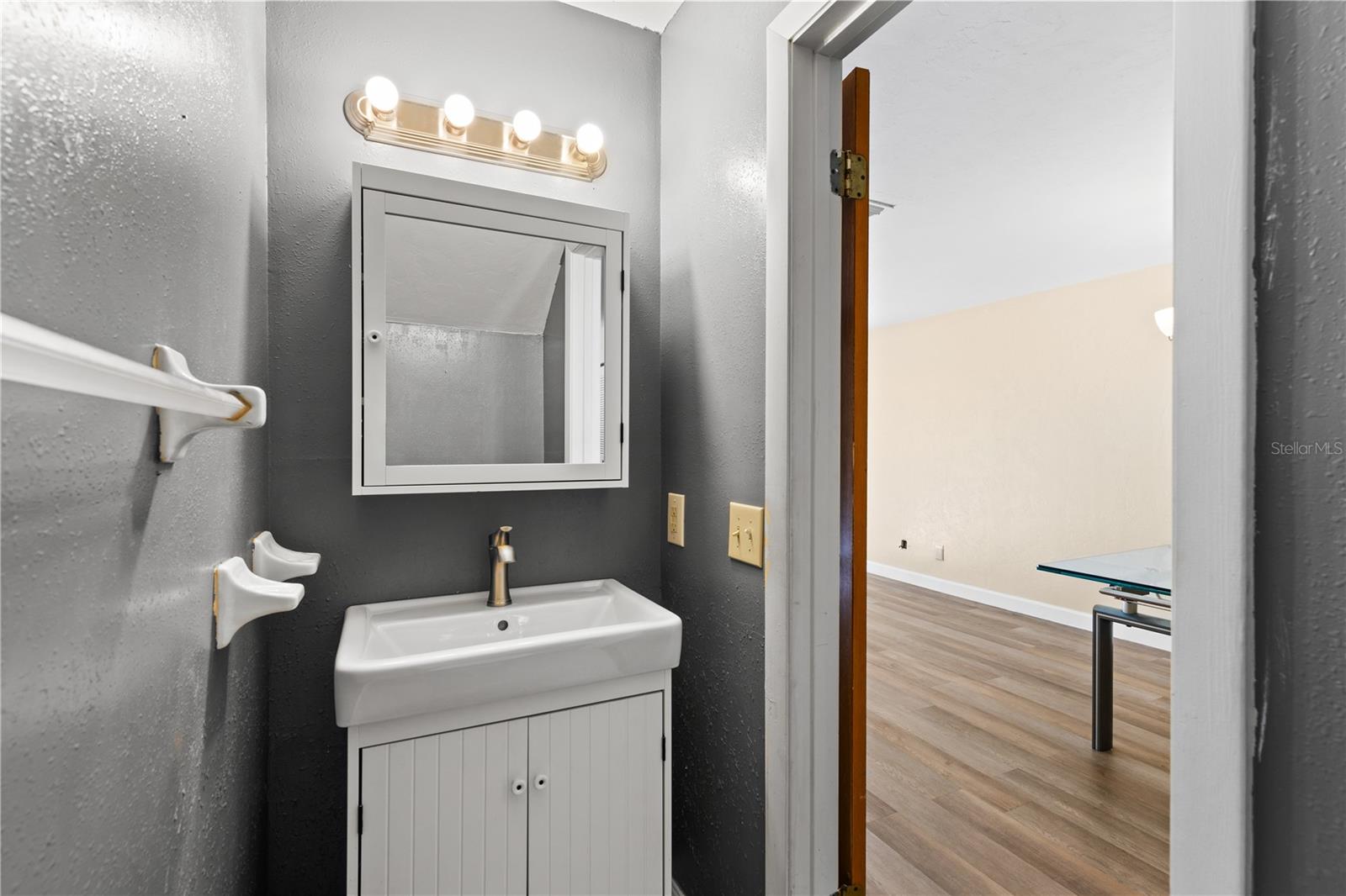 Image 10 of 21 For 2635 35th Place 705