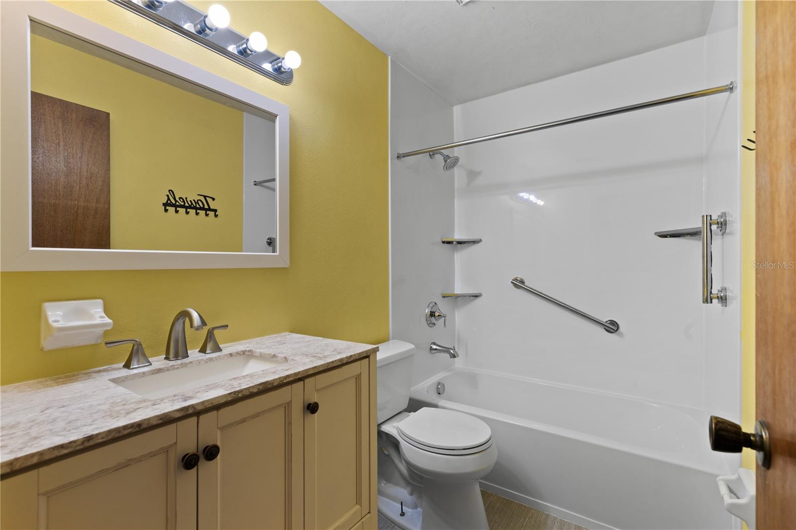 Image 15 of 21 For 2635 35th Place 705