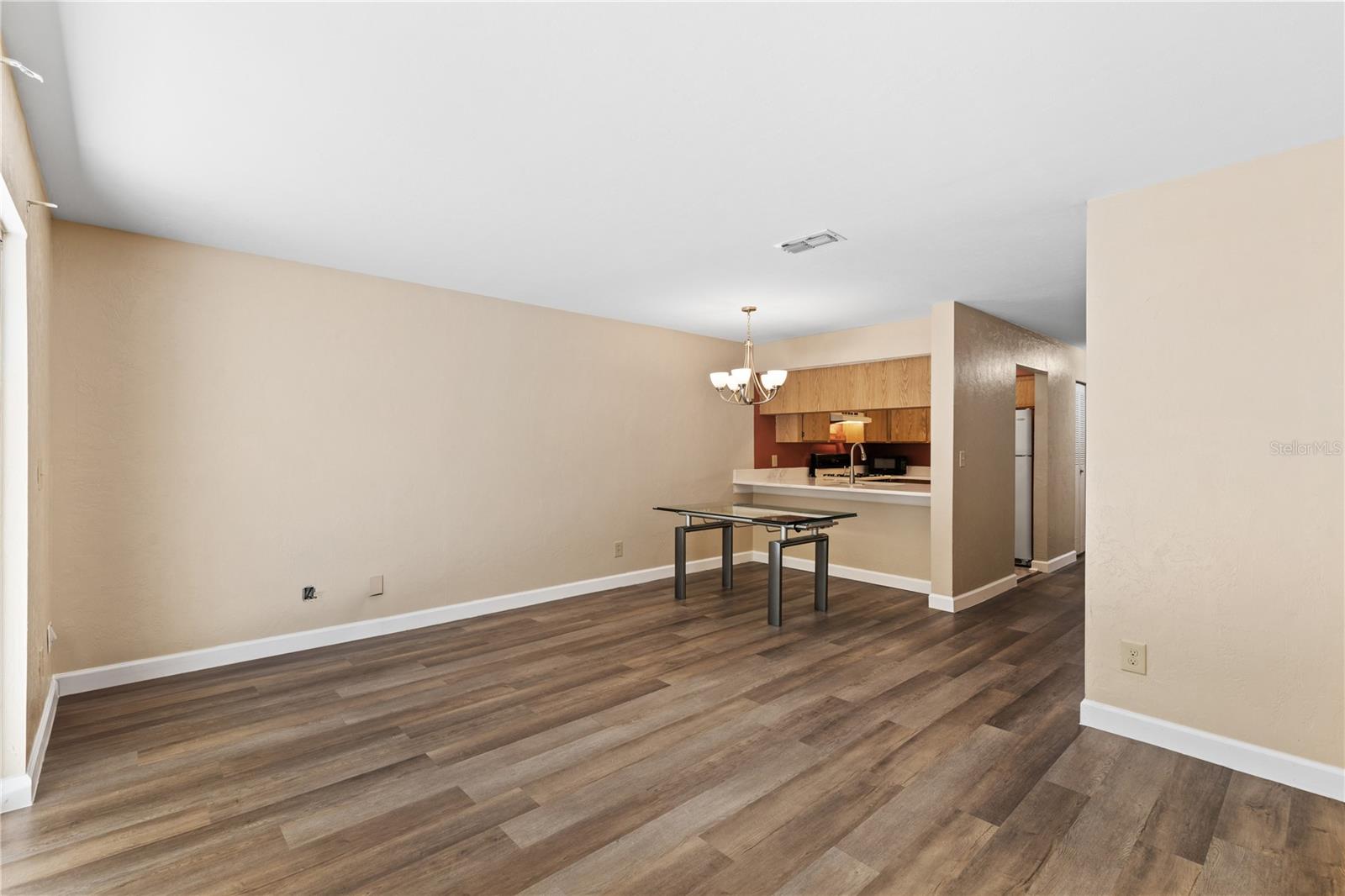 Image 3 of 21 For 2635 35th Place 705