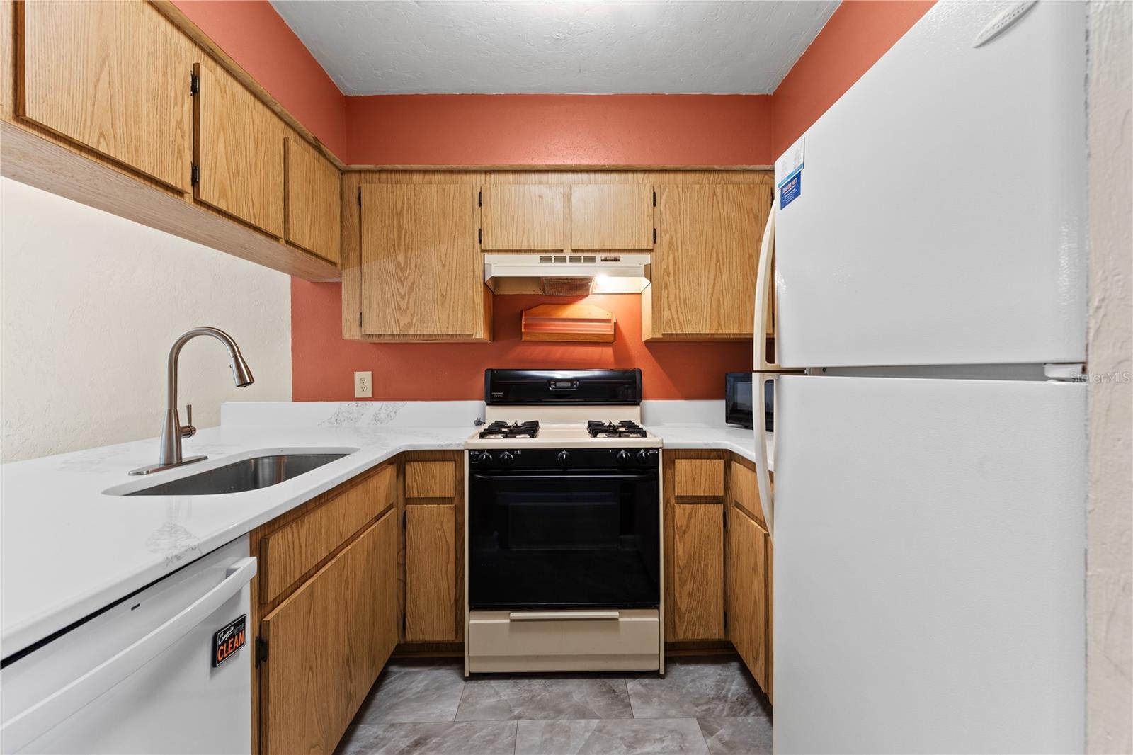 Image 6 of 21 For 2635 35th Place 705
