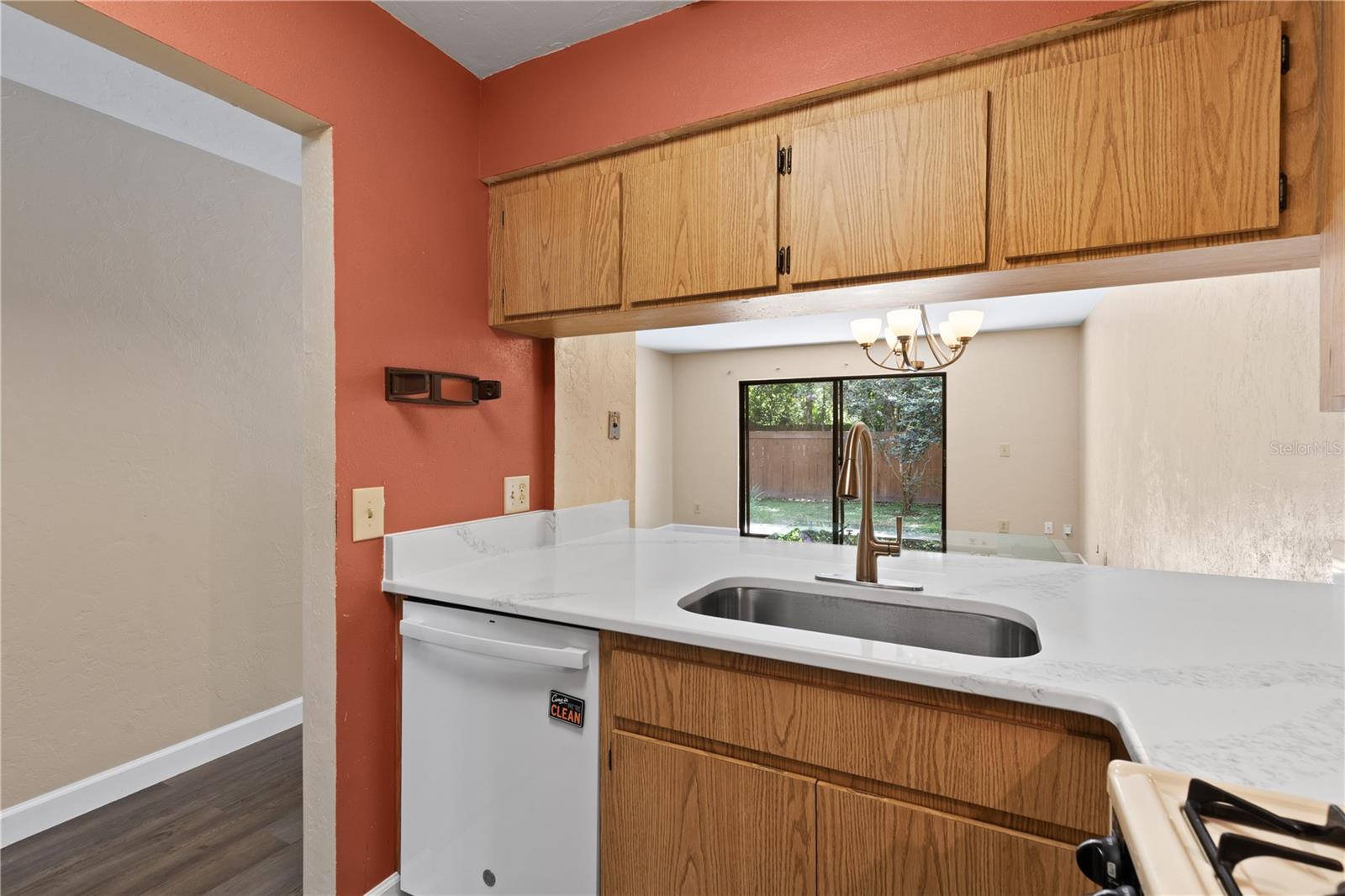Image 7 of 21 For 2635 35th Place 705
