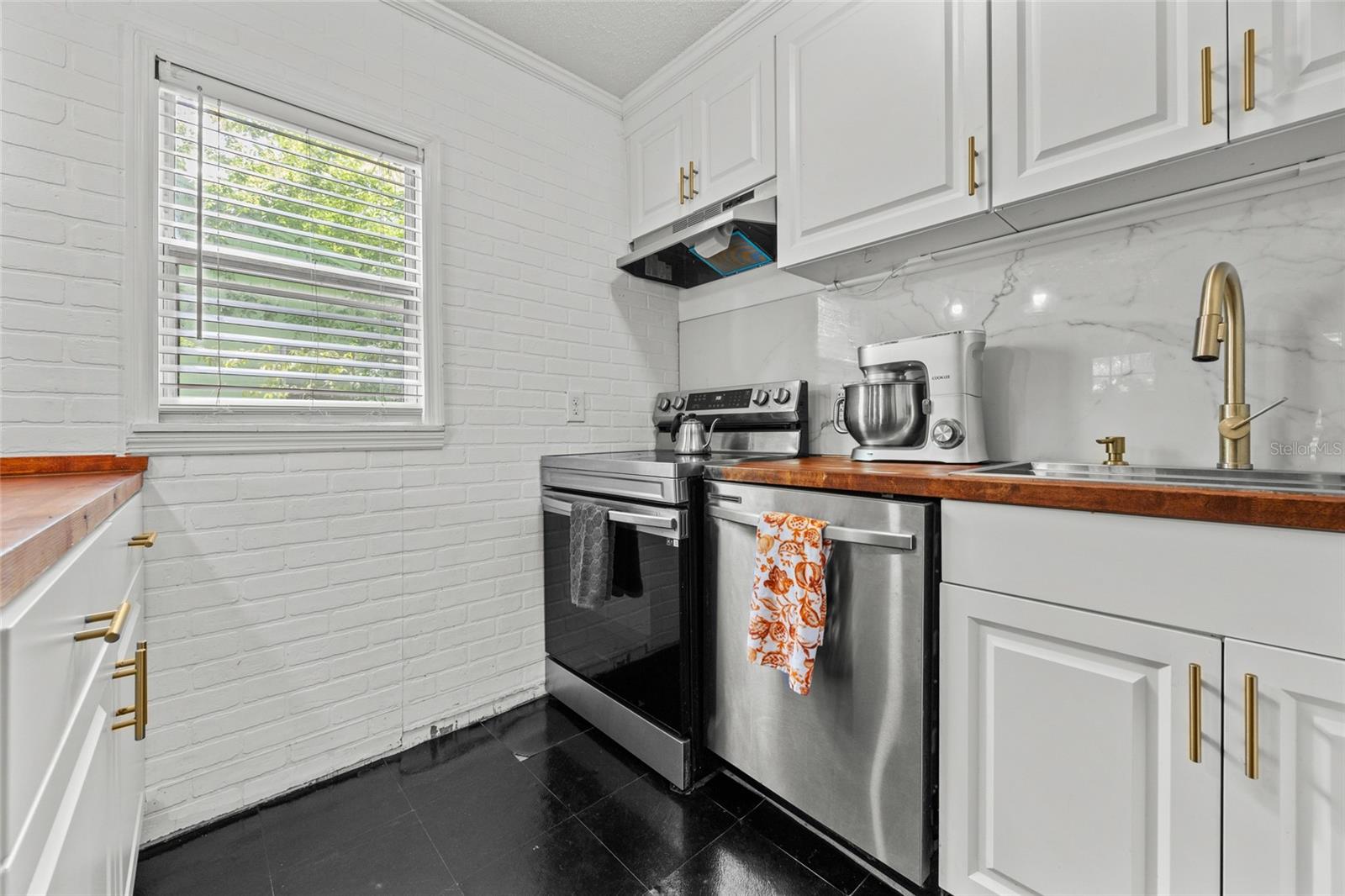 Image 10 of 15 For 202 20th Avenue