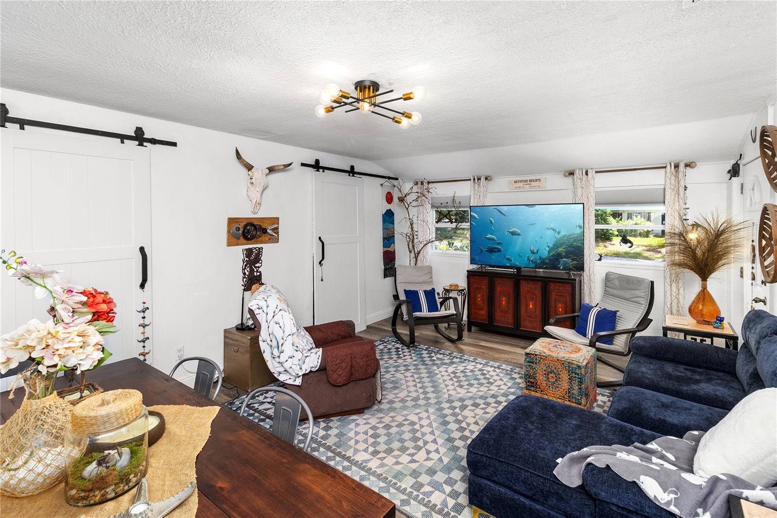 Image 15 of 39 For 560 Live Oak Avenue
