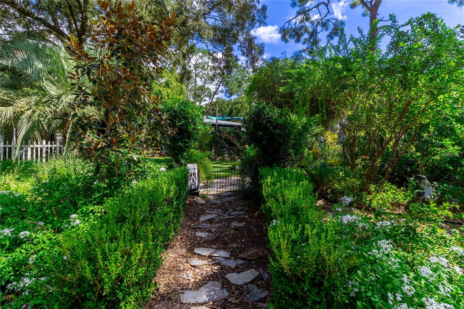 Image 30 of 39 For 560 Live Oak Avenue
