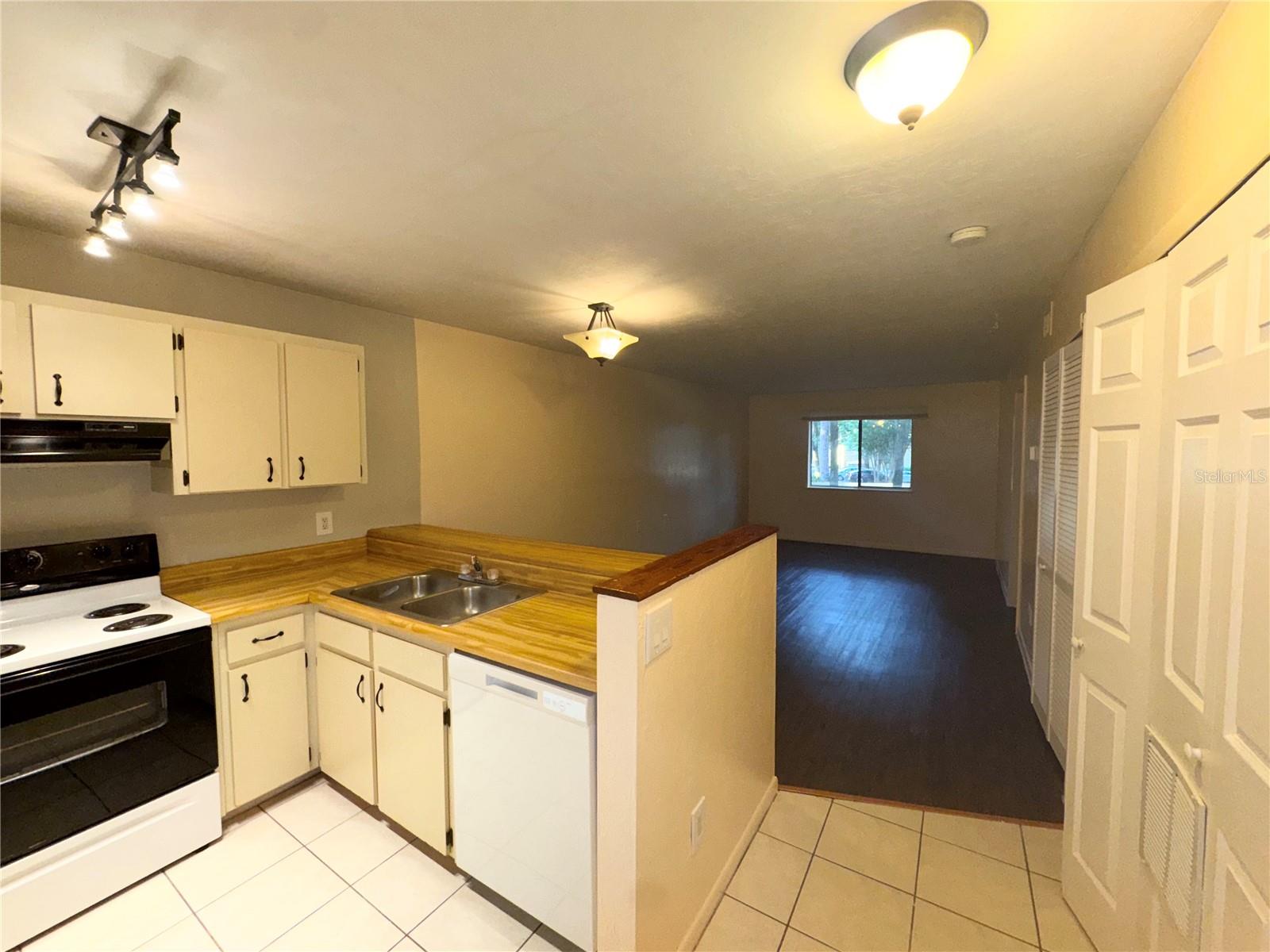 Image 2 of 19 For 109 16th Avenue Q101