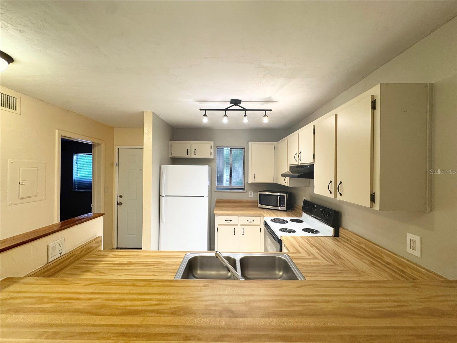 Image 3 of 19 For 109 16th Avenue Q101
