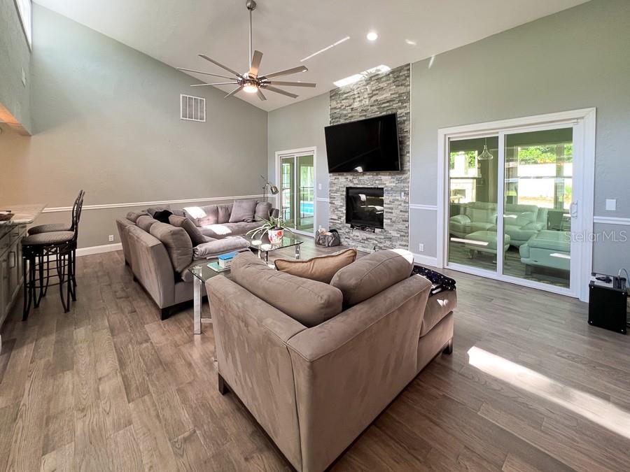 Image 4 of 40 For 1726 77th Terrace