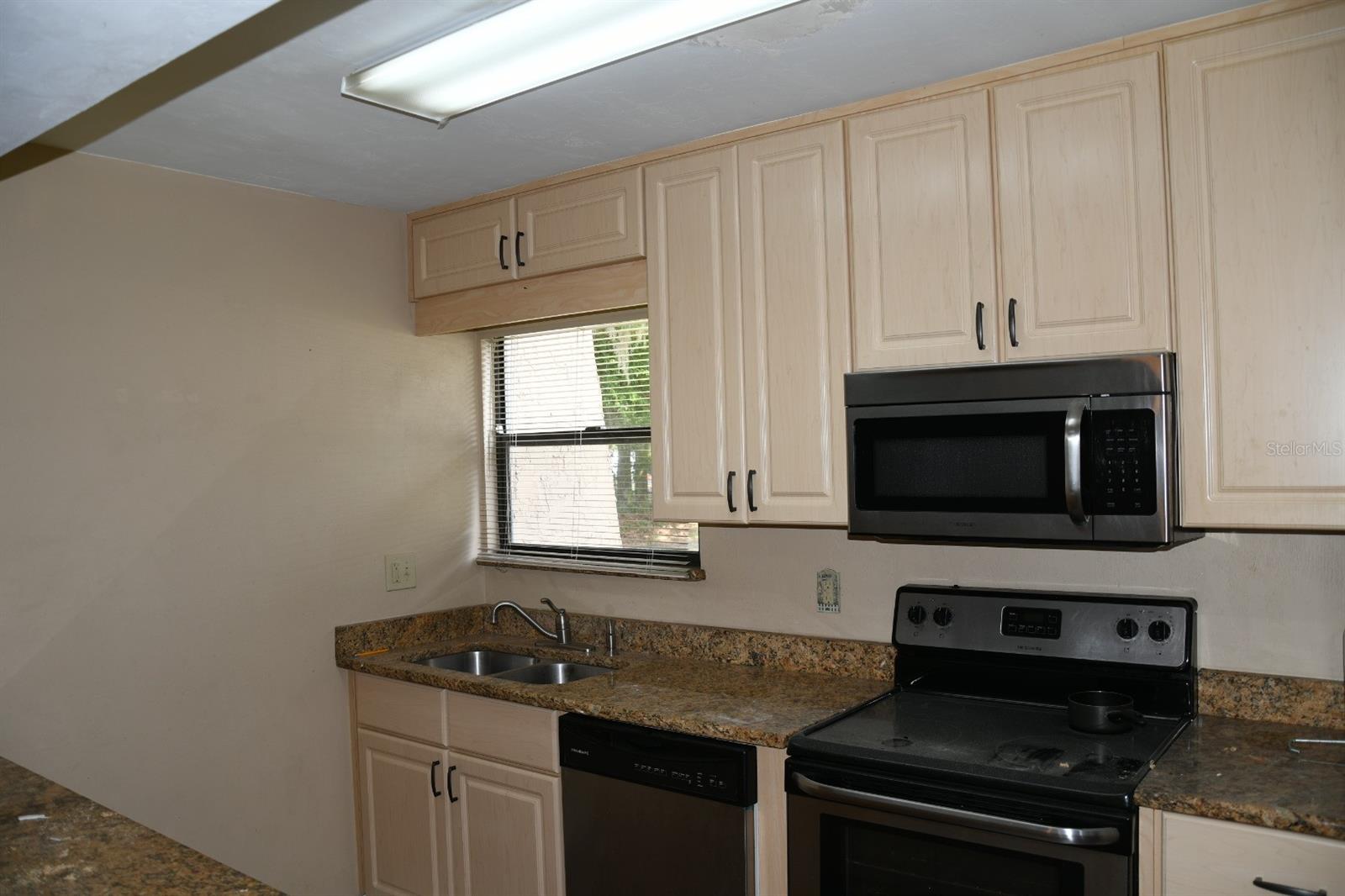 Image 3 of 11 For 2811 Archer Road Y217