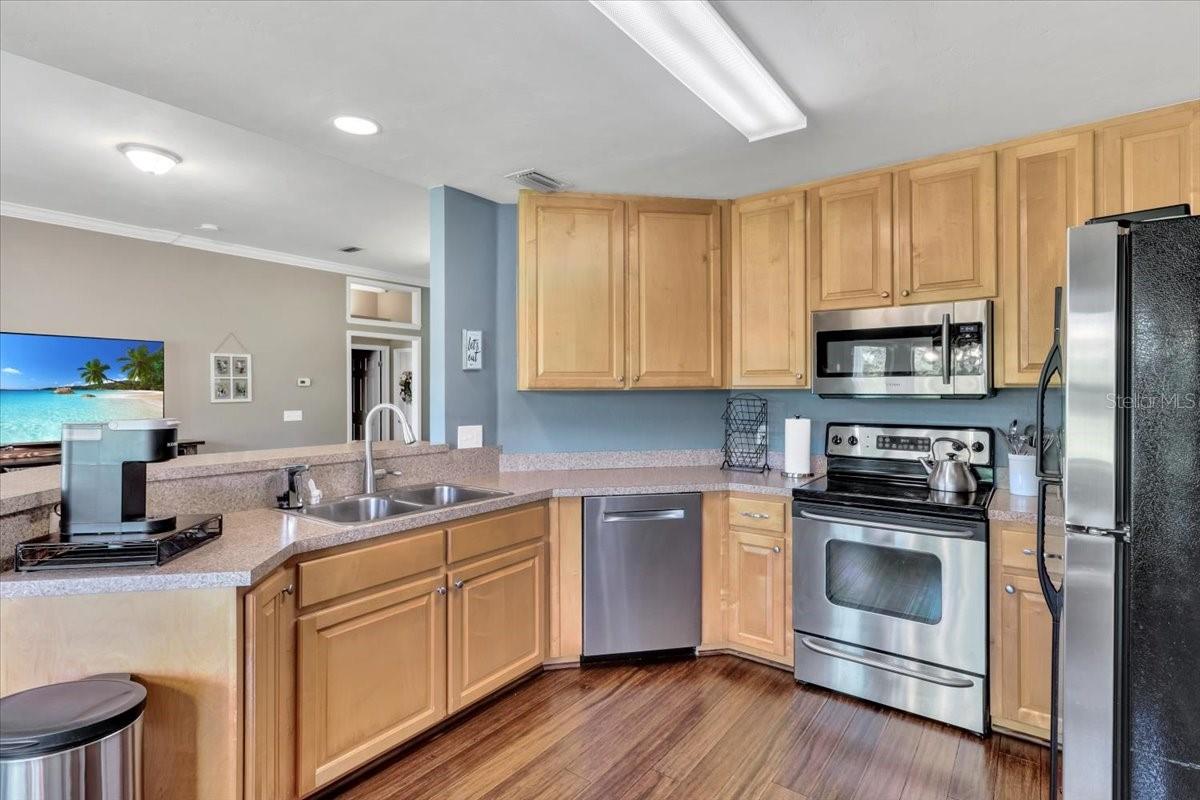 Image 3 of 21 For 9752 102nd Terrace