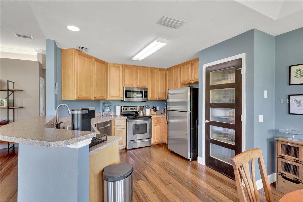 Image 4 of 21 For 9752 102nd Terrace
