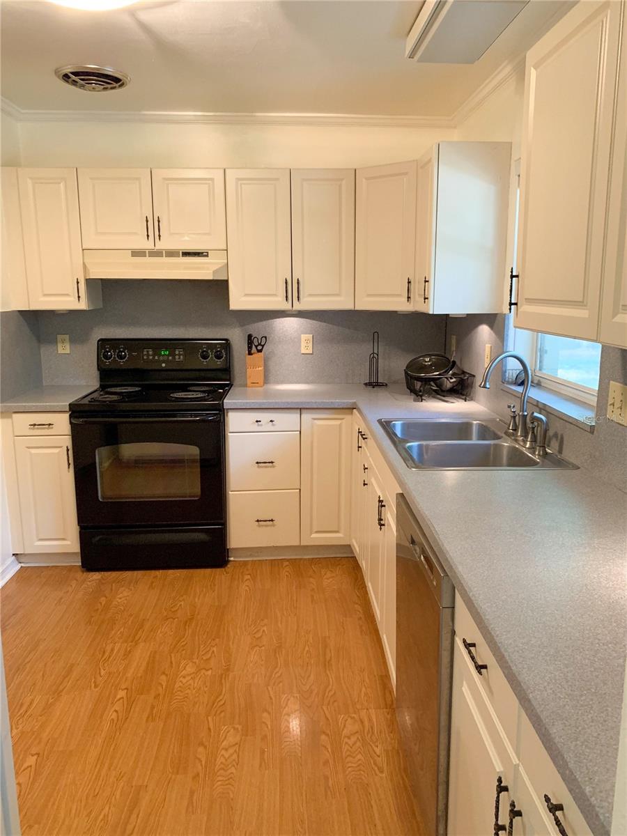 Image 4 of 23 For 3027 1st Avenue