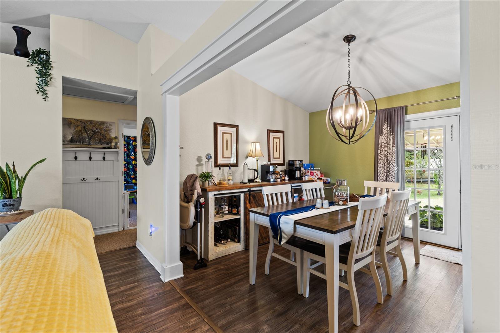 Image 11 of 29 For 885 6th Avenue
