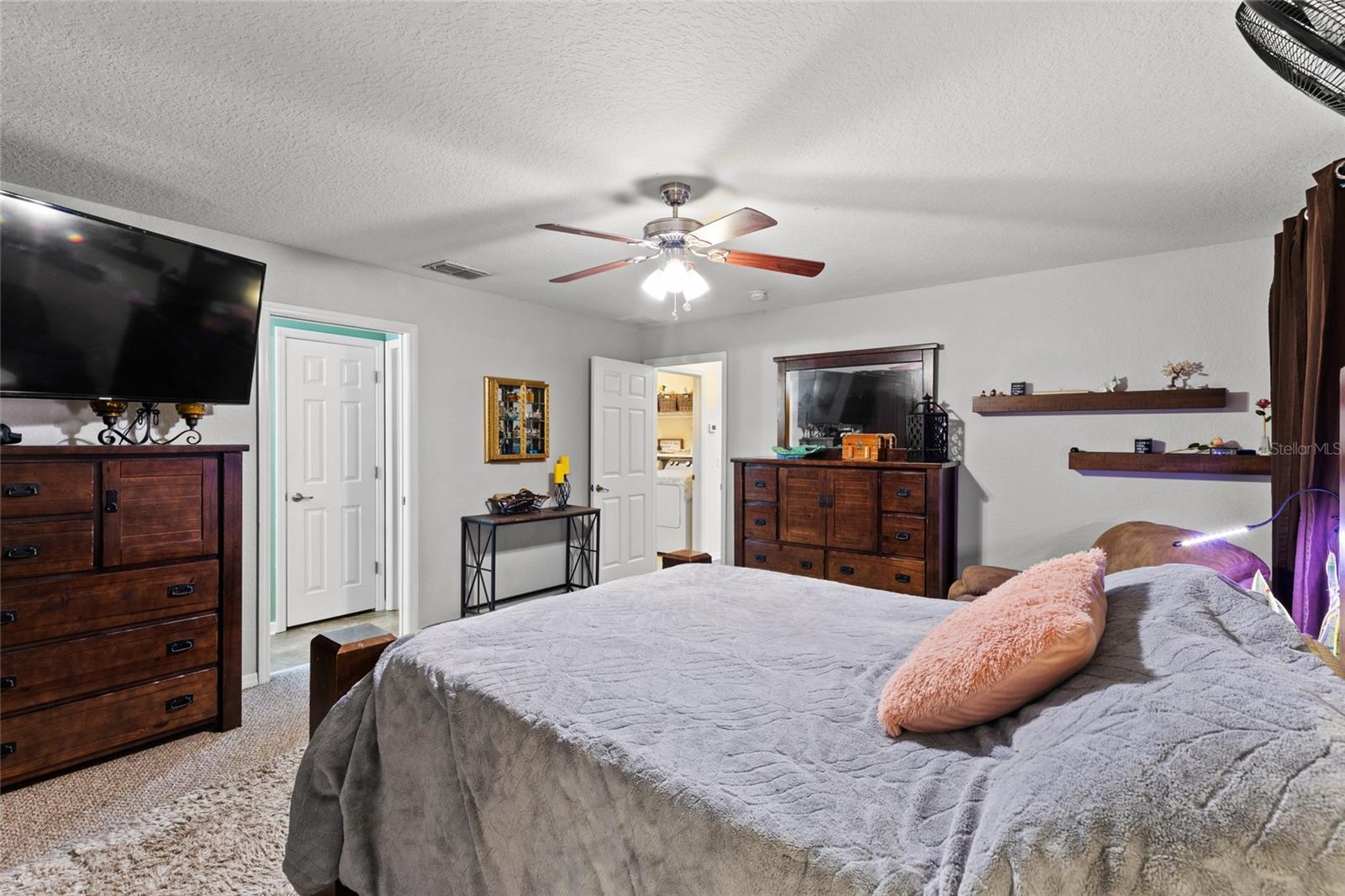 Image 17 of 29 For 885 6th Avenue