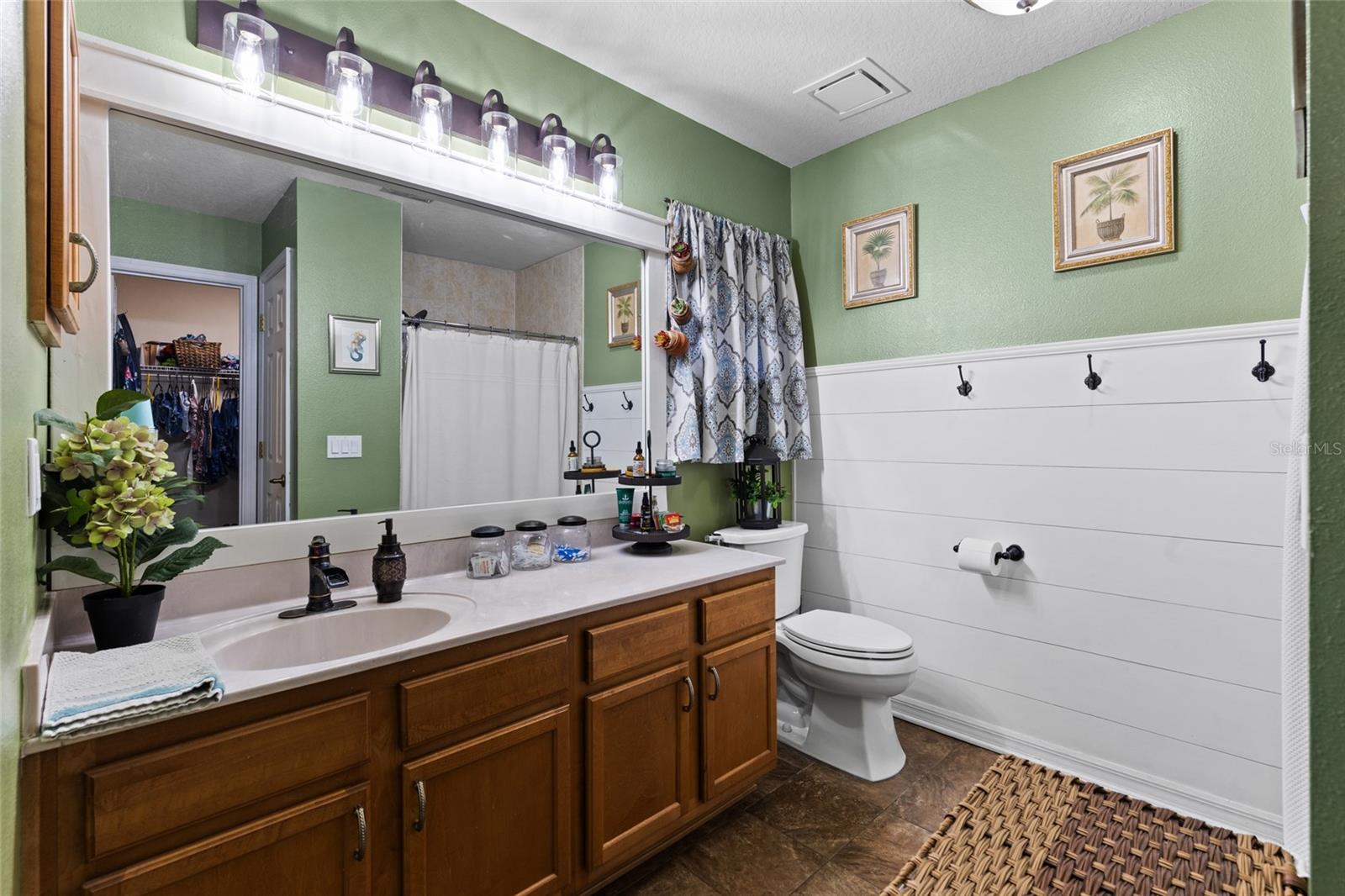 Image 18 of 29 For 885 6th Avenue
