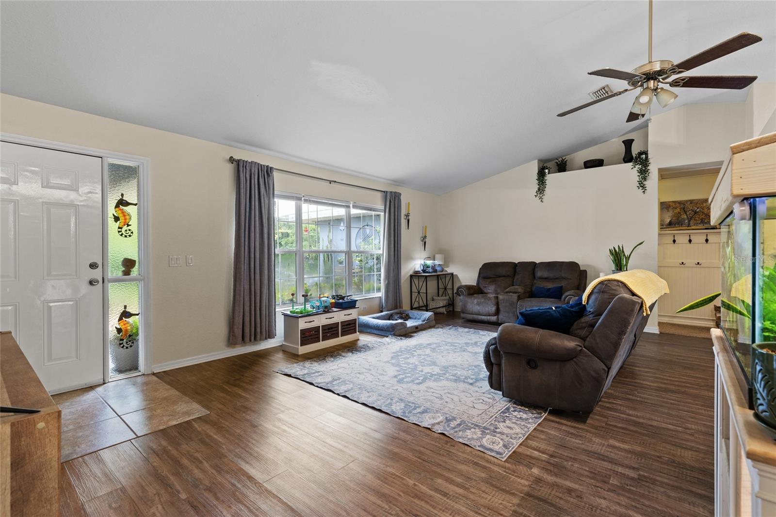 Image 3 of 29 For 885 6th Avenue