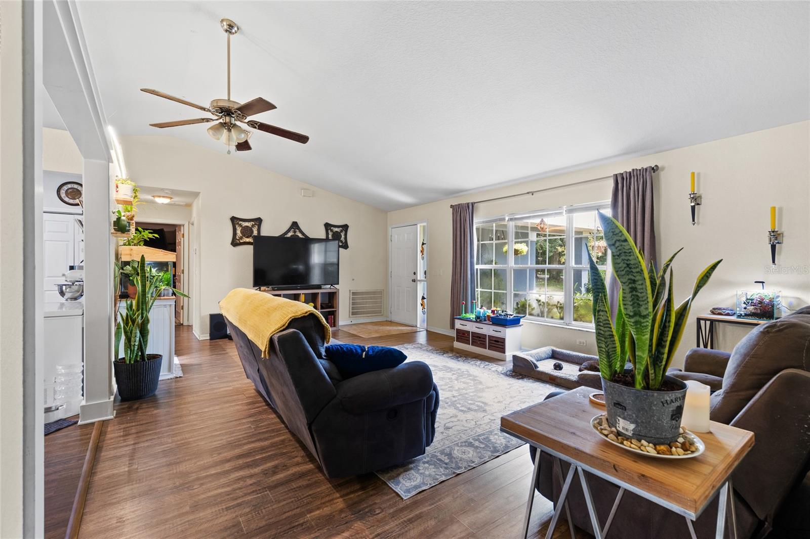 Image 4 of 29 For 885 6th Avenue