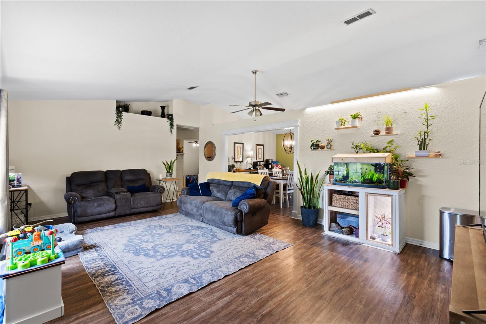 Image 5 of 29 For 885 6th Avenue